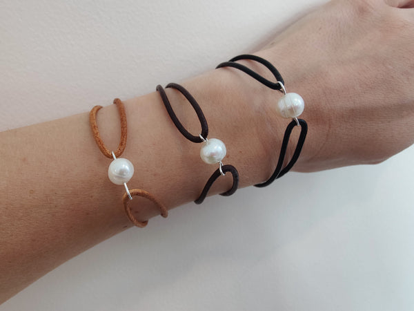 Leather Bracelet with Freshwater Pearl - Color Light Brown