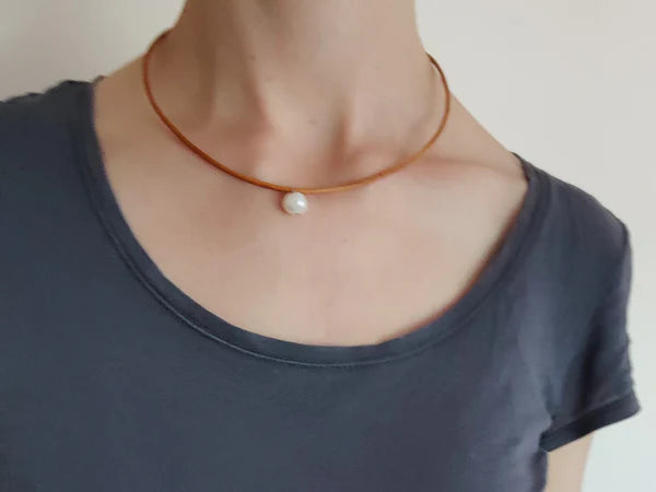 Freshwater Pearl with Leather Band Set (Light Brown)
